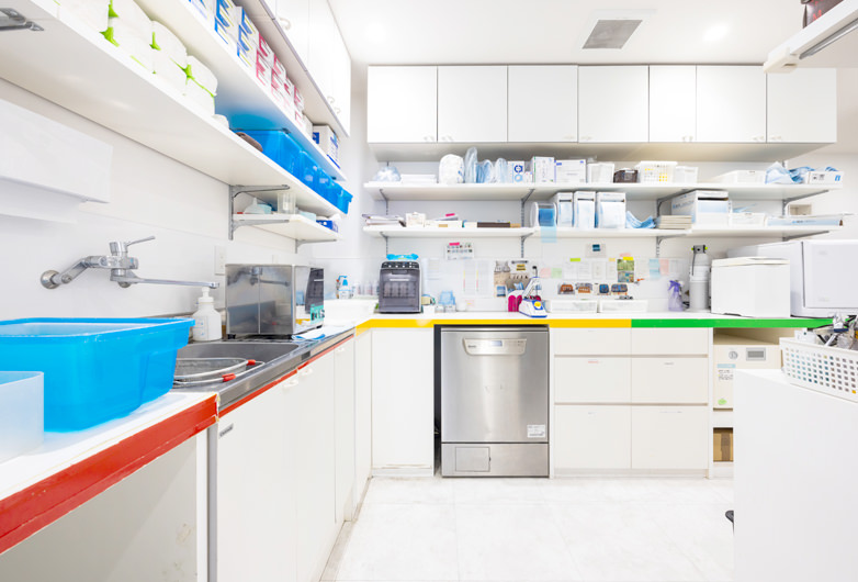 滅菌室は色分けでゾーニング